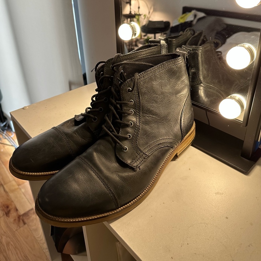 Black Leather Boots (10M)